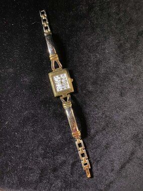 Vintage Gruen Diamond Quartz Mother of Pearl Evening Elegant Working Watch